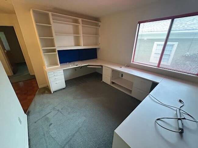 Building Photo - **SHOWING FRIDAY 4/3 @ 12:30-1PM**