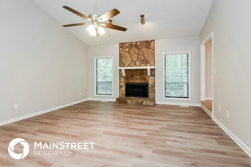 Building Photo - 616 Rivercrest Dr