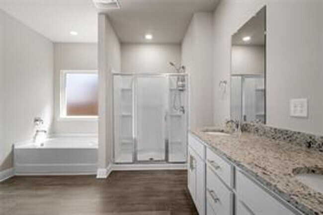 Building Photo - 4 Bedroom in West Mobile, Only a Few Years Old