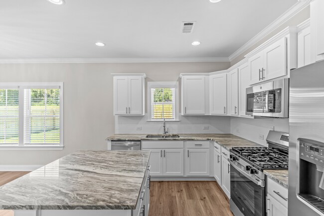 Building Photo - 208 Clifton Dr