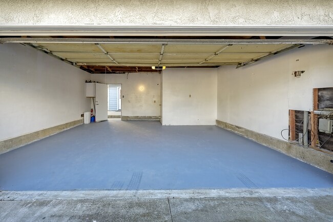 Building Photo - 806 Windward Ln