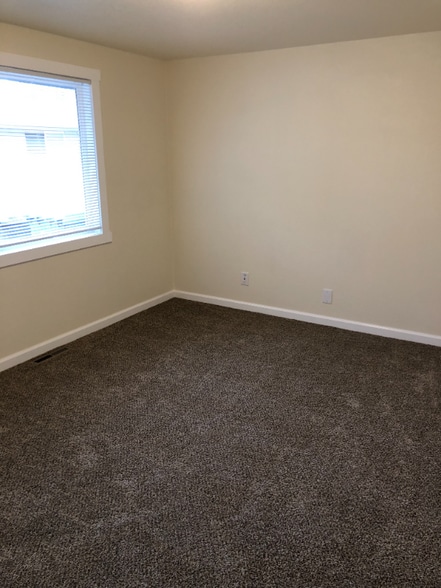 Building Photo - 1015 Roosevelt Ave