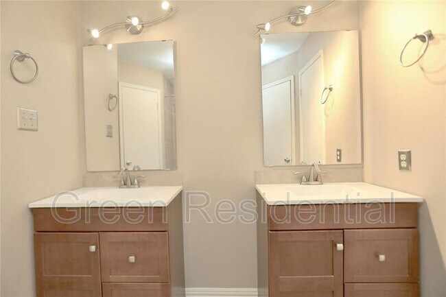 Building Photo - 4243 Yupon Ridge Dr