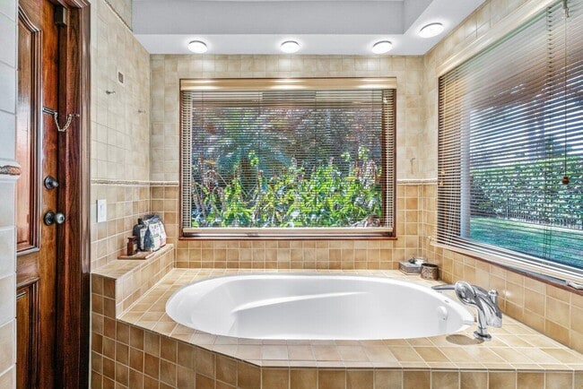 Building Photo - 2598 NW 27th St