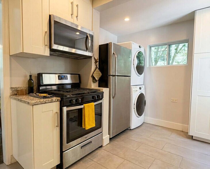 Building Photo - 724 47th Way S
