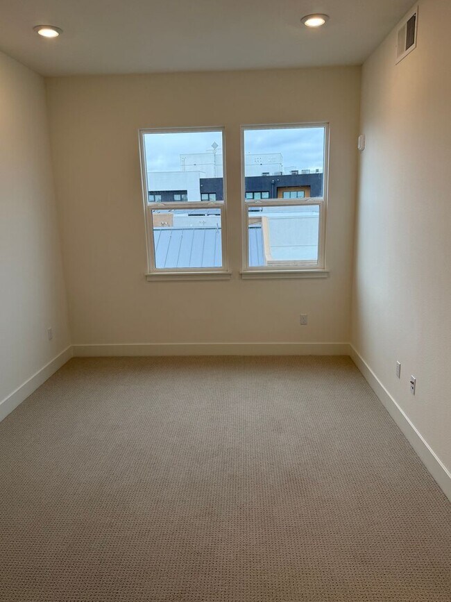 Building Photo - $4,800 / 3 BR – LUXURY TOP-FLOOR UNIT IN WARM SPRINGS WITH RESORT-STYLE AMENITIES