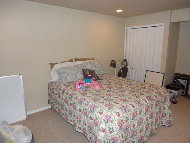 Building Photo - 7074 Silverwind Cir