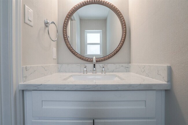 Building Photo - 730 Bison Dr