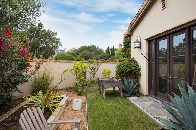 Building Photo - Luxurious Tuscan Villa - 3/3.5 Includes Private Casita in Goleta Bluffs!