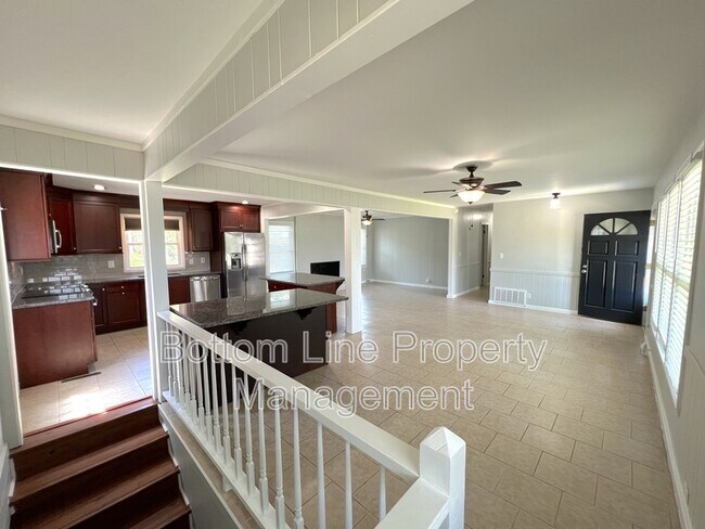 Building Photo - 17120 Green Hill Rd