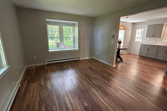 Building Photo - 10 Falls River Cir