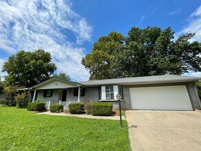 Building Photo - Charming Rental in Broken Arrow 3BD 2BA 2 Car Grg