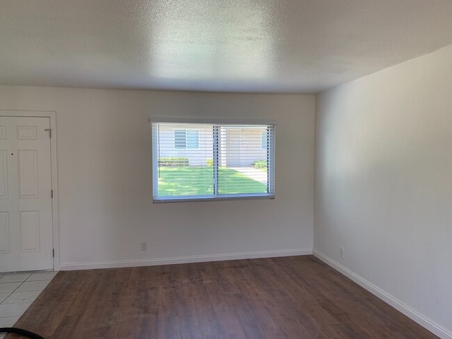 Building Photo - 3 Bedrooms, 2.5 Bath Townhome for Lease in Ontario with Water & Trash Included