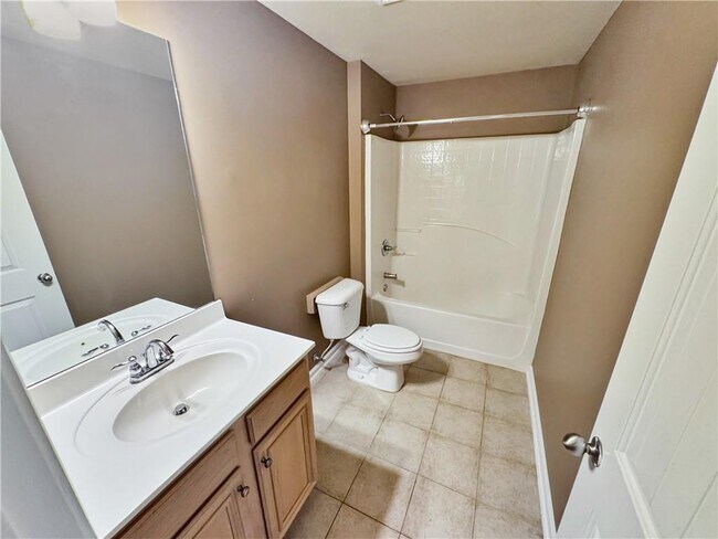 Building Photo - 2435 Manor View