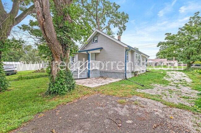 Building Photo - 3340 N Sherman Dr