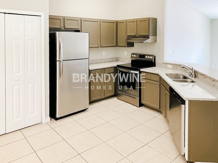 Building Photo - 424 Candler Ave