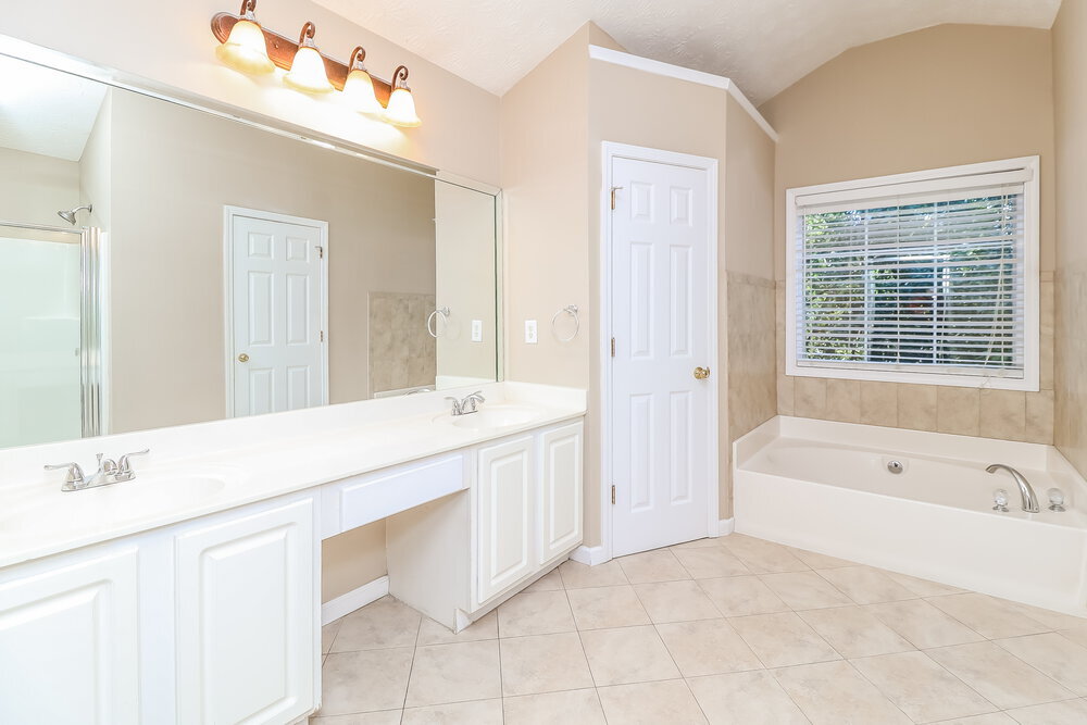 Building Photo - 2185 Woodbriar Dr