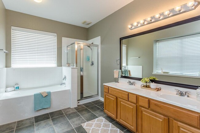 Building Photo - 15230 Ledgewood Park Dr