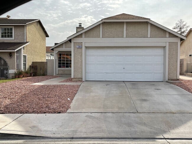 Building Photo - 2 bedroom 2 bath house near Desert Shores/ Available 4/1/2026