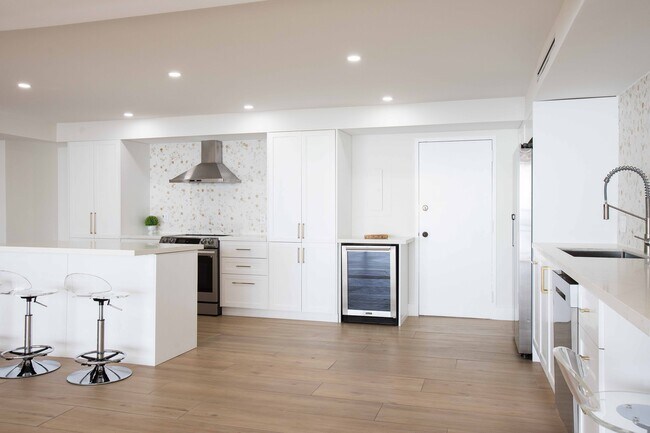 Building Photo - 3 Grove Isle Dr