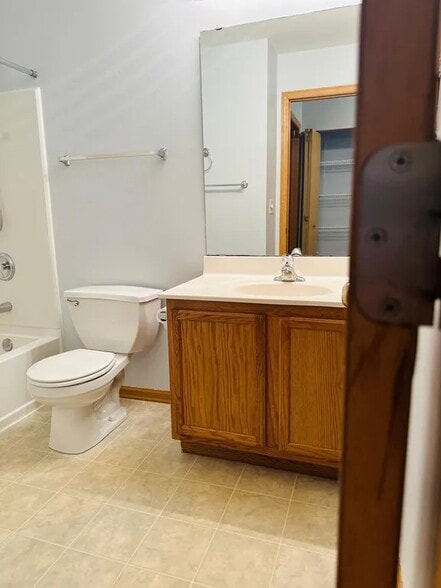 Bathroom - 6363 Commonwealth Dr