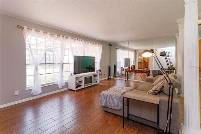 Building Photo - 413 Sandy Hill Dr