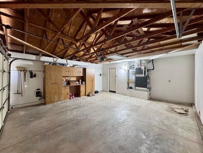 Building Photo - 27806 Hillpointe Dr