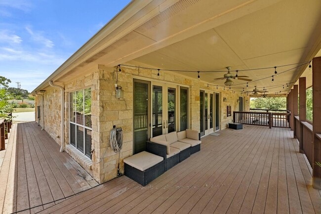 Building Photo - 211 Moore Ln