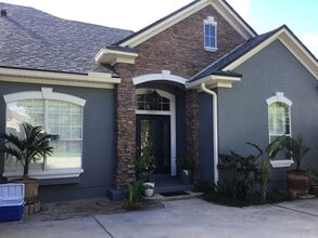 Building Photo - 556 Battersea Dr