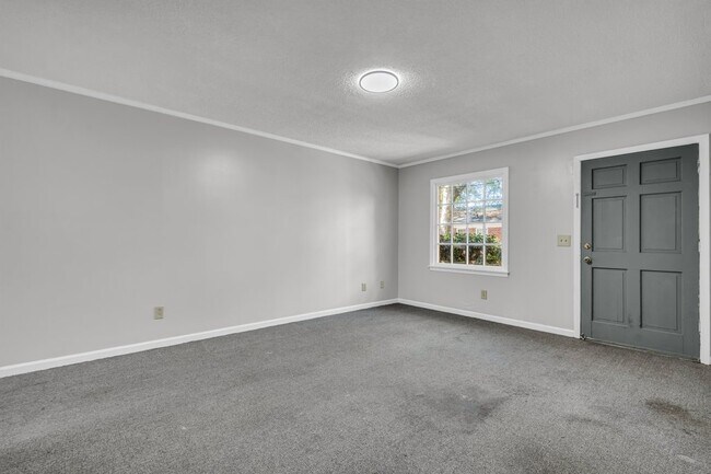 Building Photo - 417 E Jordan Ave