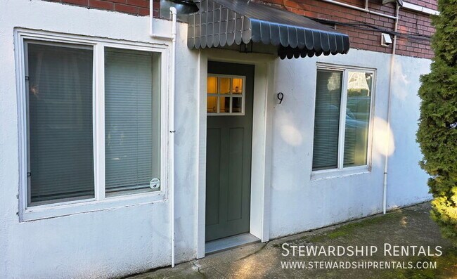 Building Photo - 1010 E 18th Ave