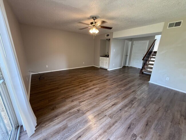 Building Photo - 32 Del Tara Dr