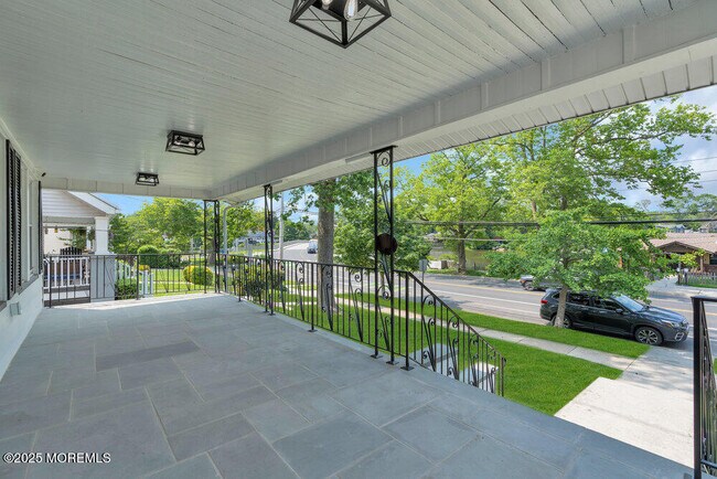 Building Photo - 1214 Sunset Ave