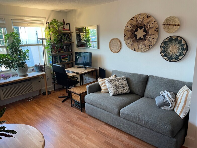 Living room (with different furniture) - 1363 K St SE