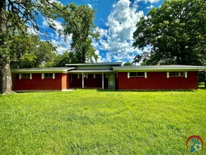 Building Photo - Garden District 3 bed 2 bath Home | Pelica...