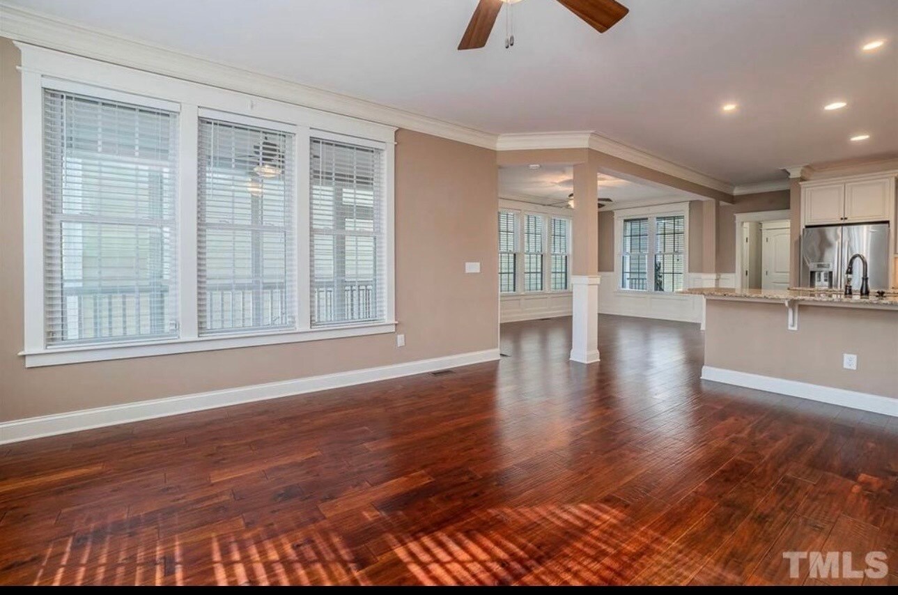 Building Photo - 79 Falconridge Dr