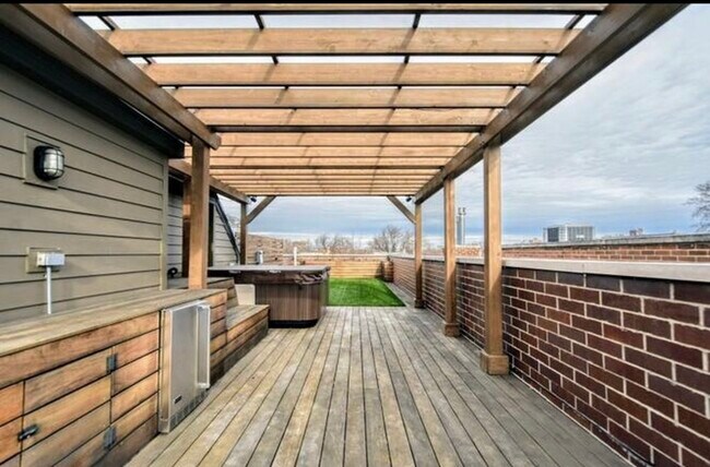 Building Photo - 1124 W Wrightwood Ave