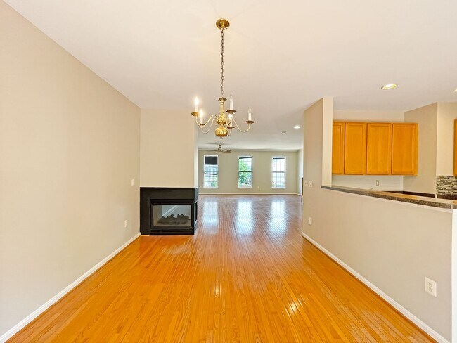 Building Photo - 15716 Palermo Terrace