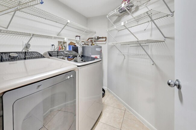 Building Photo - 820 Lavers Cir