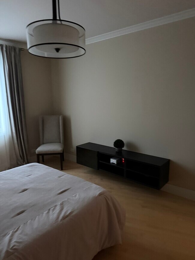 Building Photo - 525 Senon Dr