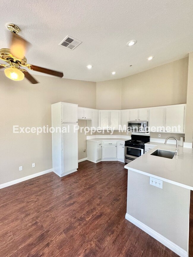 Building Photo - Great 3 bed 2 bath single story