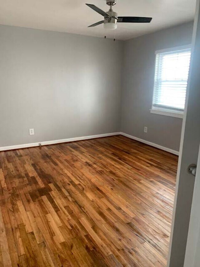 Building Photo - Top Floor - 1BR One Block from Piedmont Park! ~ Renovated!