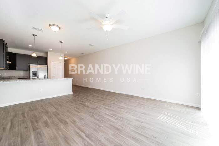 Building Photo - 540 Narnia Ct