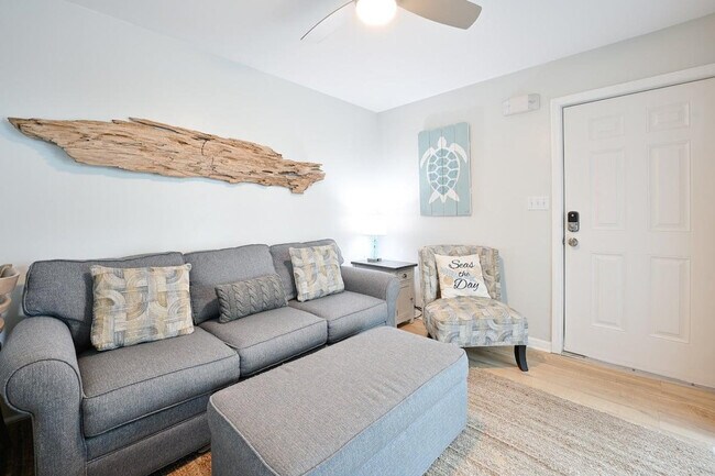 Building Photo - 11 Beachside Dr