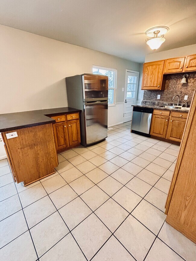 Building Photo - 607 Coach Light Ln