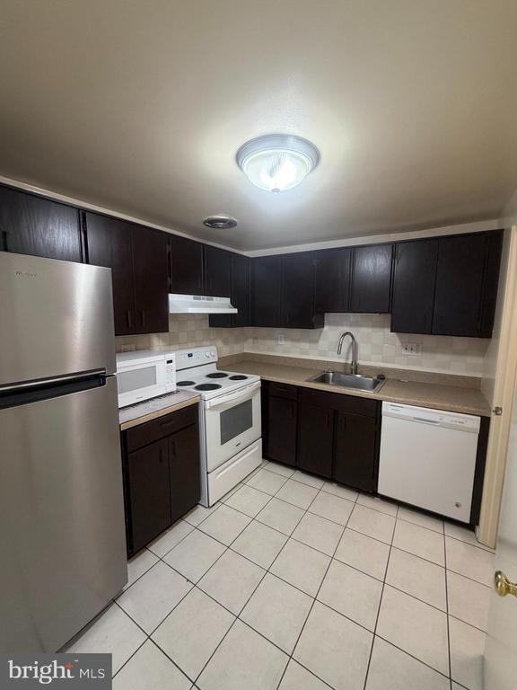 Building Photo - 9709 Docena Dr