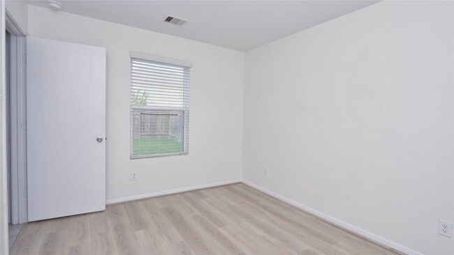 Building Photo - 3318 Madison Elm St