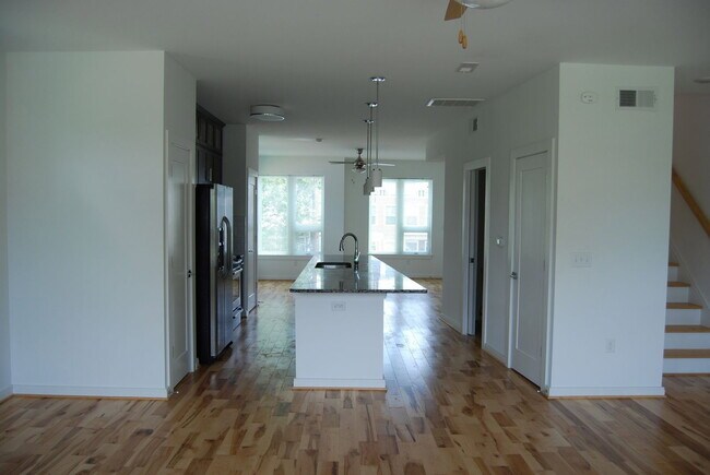 Building Photo - 1109 Porter St