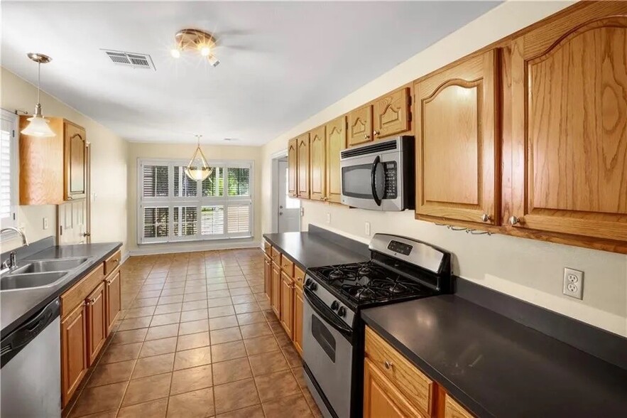 Building Photo - 122 Woodcrest Dr