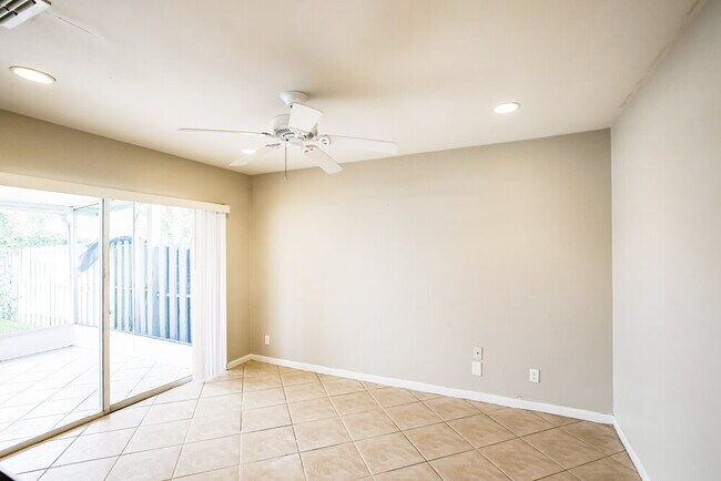 Building Photo - 3327 Bonito Ln